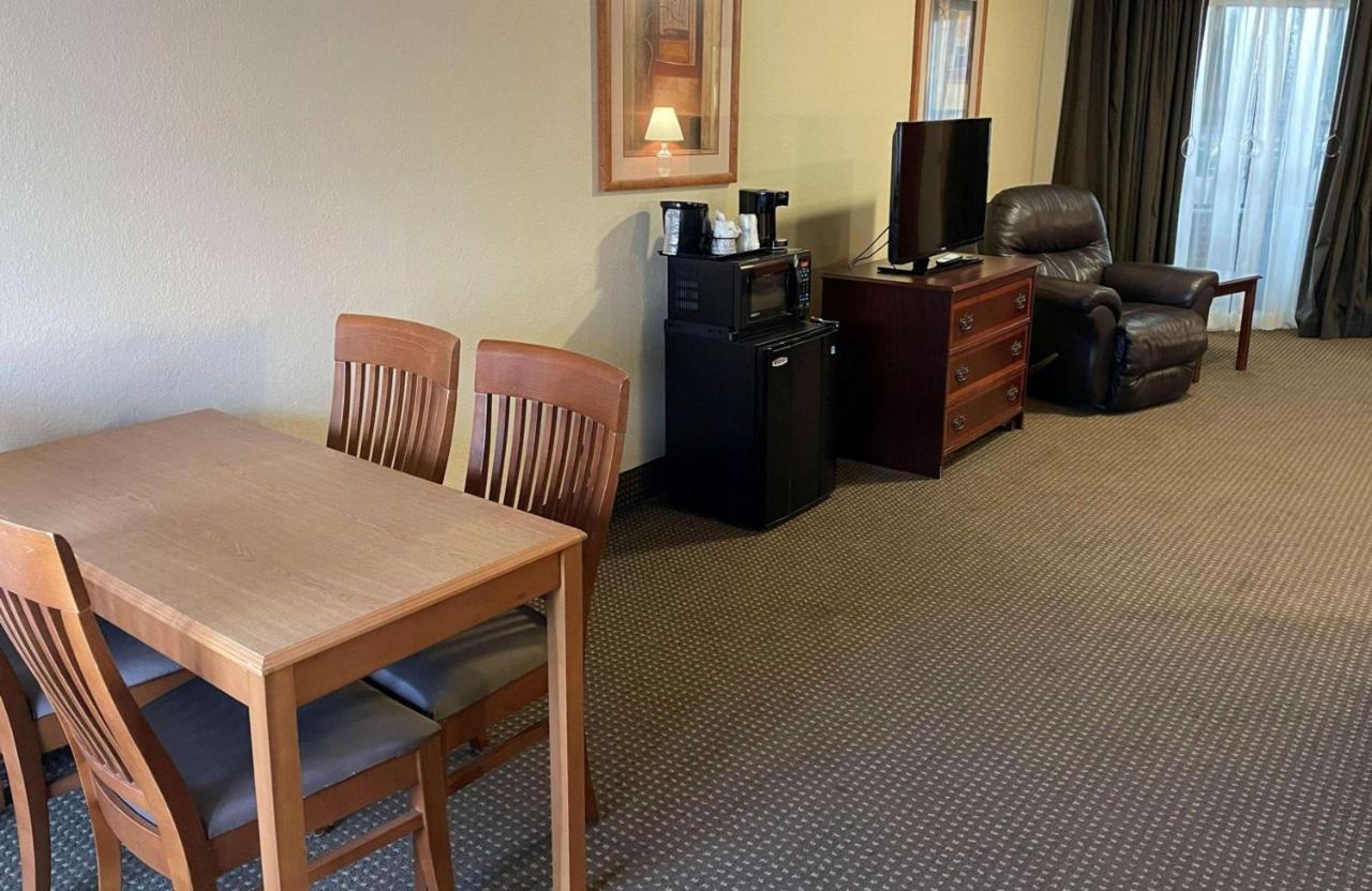 Best Western Starlite Village Hotel 3*