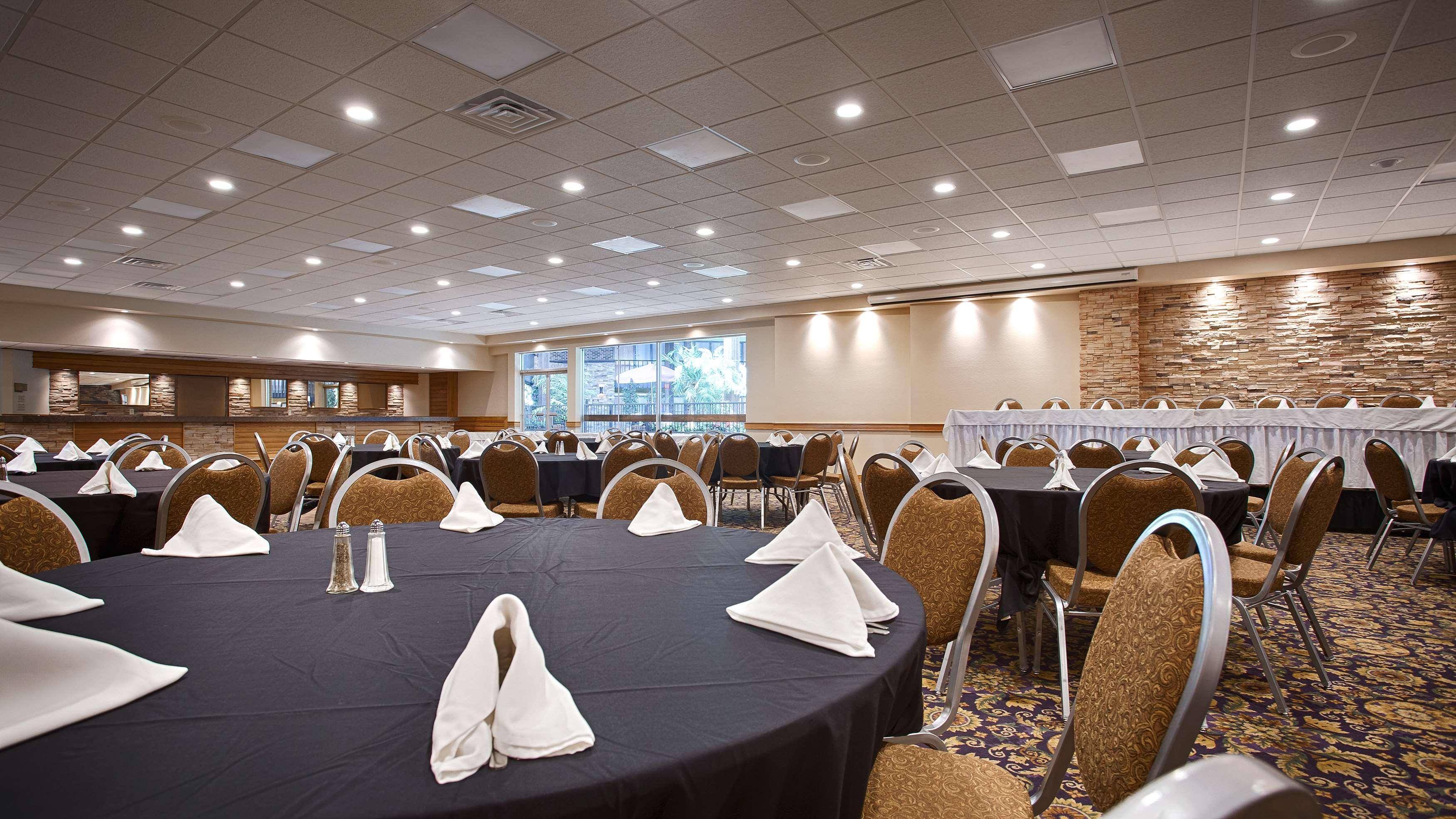 Crossroads & Event Center 3*
